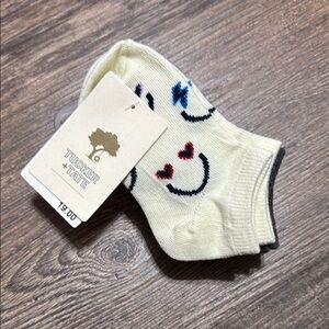 Tucker + Tate Cream Smiley Face Socks